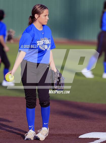 Thumbnail 1 in Grand Saline vs Wills Point photogallery.