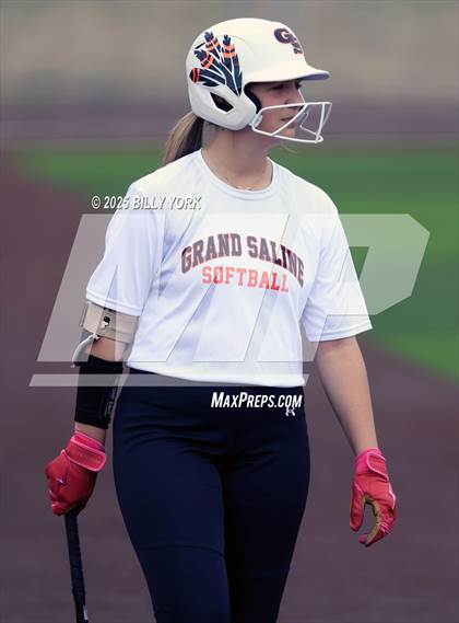 Thumbnail 2 in Grand Saline vs Wills Point photogallery.