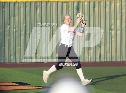 Thumbnail 3 in Grand Saline vs Wills Point photogallery.