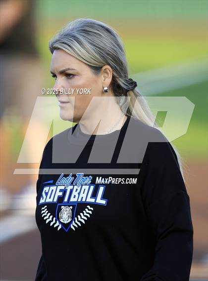 Thumbnail 1 in Grand Saline vs Wills Point photogallery.