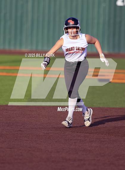 Thumbnail 2 in Grand Saline vs Wills Point photogallery.