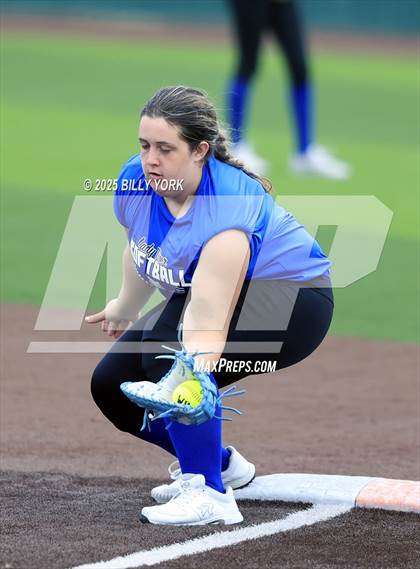 Thumbnail 3 in Grand Saline vs Wills Point photogallery.