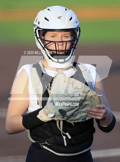 Thumbnail 3 in Grand Saline vs Wills Point photogallery.