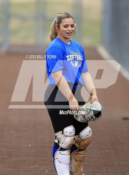 Thumbnail 1 in Grand Saline vs Wills Point photogallery.