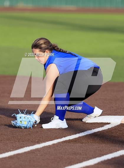 Thumbnail 3 in Grand Saline vs Wills Point photogallery.