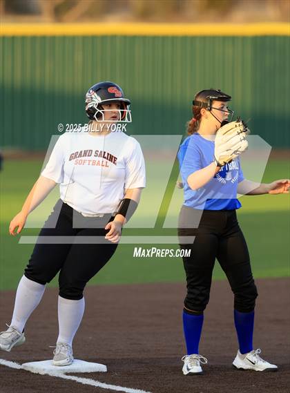 Thumbnail 1 in Grand Saline vs Wills Point photogallery.