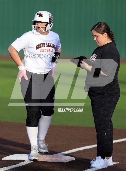 Thumbnail 1 in Grand Saline vs Wills Point photogallery.