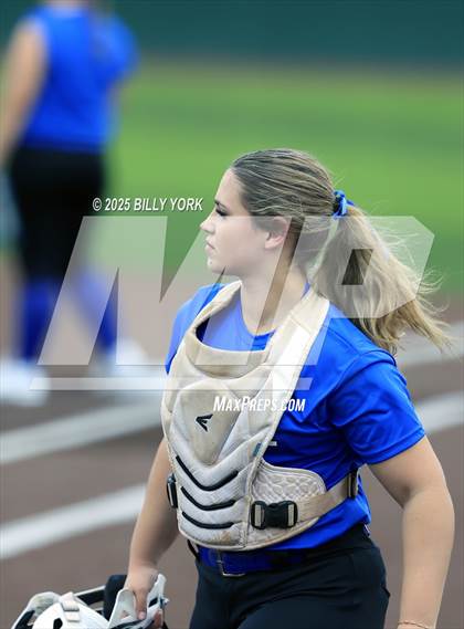 Thumbnail 2 in Grand Saline vs Wills Point photogallery.