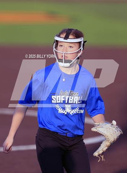 Thumbnail 3 in Grand Saline vs Wills Point photogallery.