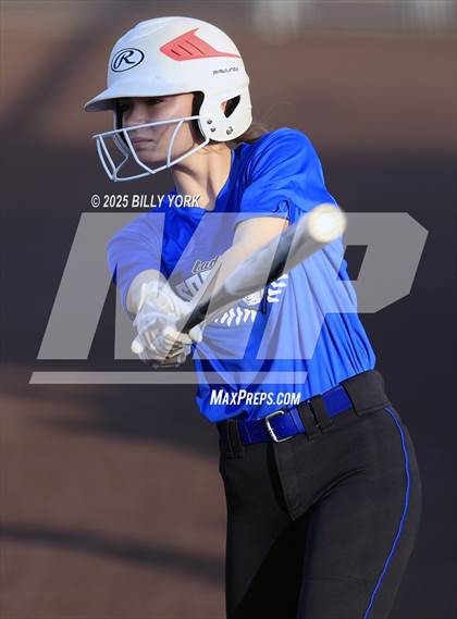 Thumbnail 2 in Grand Saline vs Wills Point photogallery.