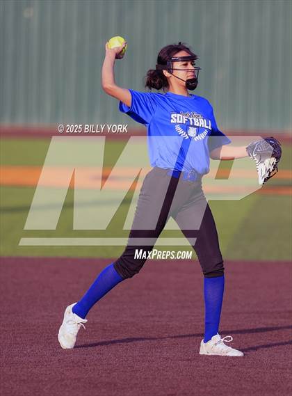 Thumbnail 3 in Grand Saline vs Wills Point photogallery.