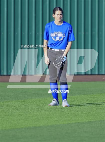 Thumbnail 3 in Grand Saline vs Wills Point photogallery.
