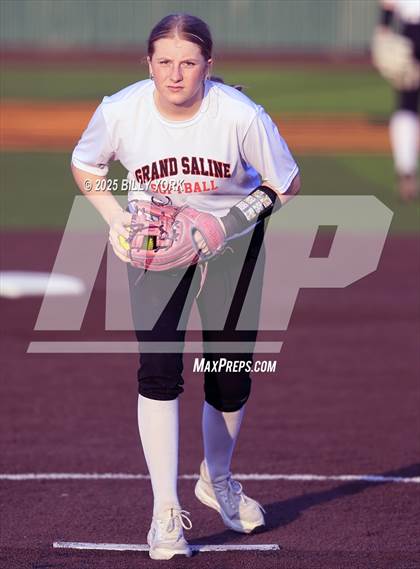 Thumbnail 2 in Grand Saline vs Wills Point photogallery.