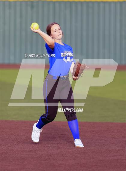 Thumbnail 1 in Grand Saline vs Wills Point photogallery.