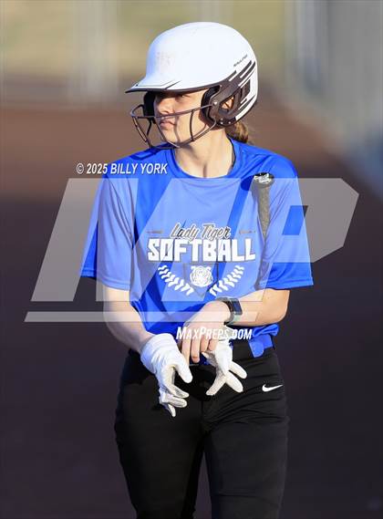 Thumbnail 2 in Grand Saline vs Wills Point photogallery.