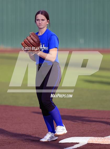 Thumbnail 3 in Grand Saline vs Wills Point photogallery.