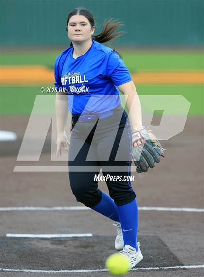 Thumbnail 3 in Grand Saline vs Wills Point photogallery.