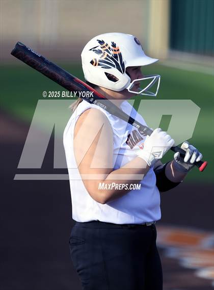 Thumbnail 1 in Grand Saline vs Wills Point photogallery.