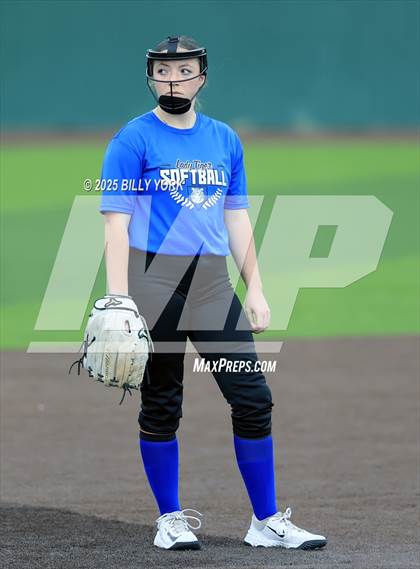 Thumbnail 1 in Grand Saline vs Wills Point photogallery.