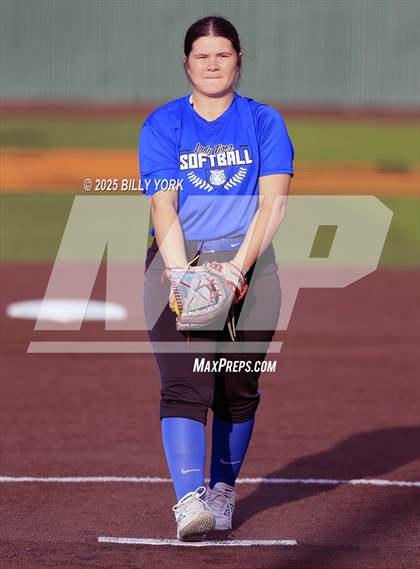 Thumbnail 2 in Grand Saline vs Wills Point photogallery.