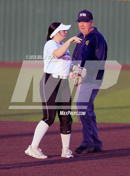 Thumbnail 2 in Grand Saline vs Wills Point photogallery.