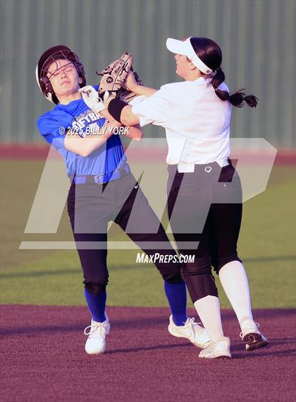 Thumbnail 1 in Grand Saline vs Wills Point photogallery.
