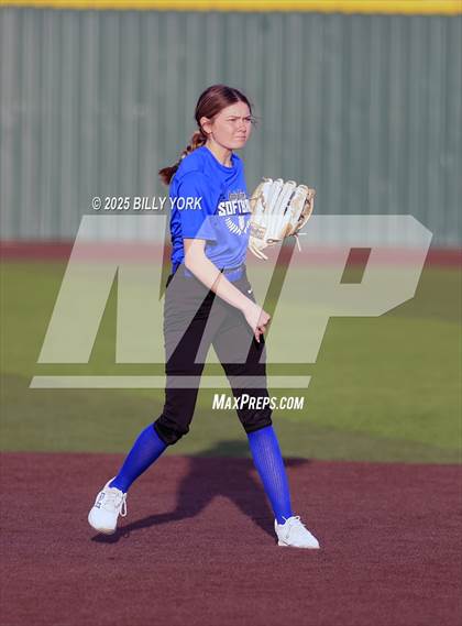 Thumbnail 2 in Grand Saline vs Wills Point photogallery.