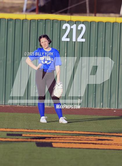 Thumbnail 3 in Grand Saline vs Wills Point photogallery.
