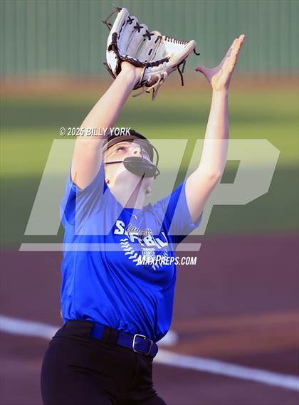 Thumbnail 3 in Grand Saline vs Wills Point photogallery.
