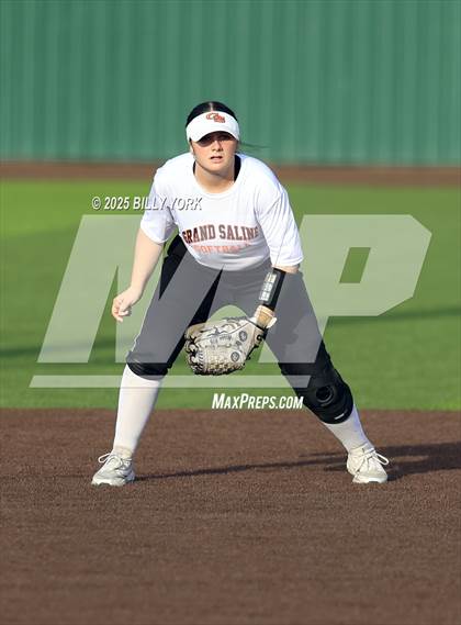 Thumbnail 3 in Grand Saline vs Wills Point photogallery.