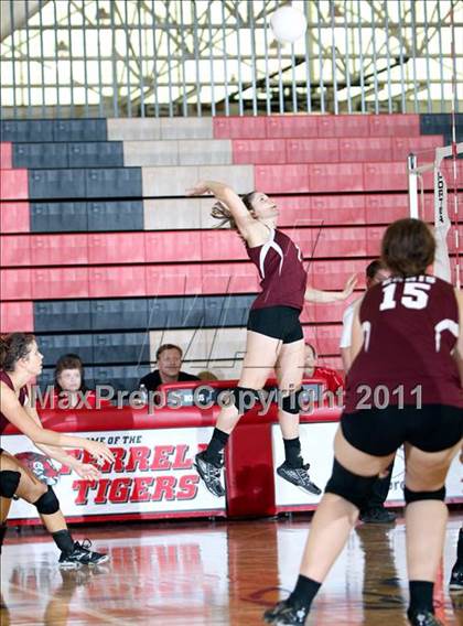 Thumbnail 3 in Ennis @ Terrell photogallery.