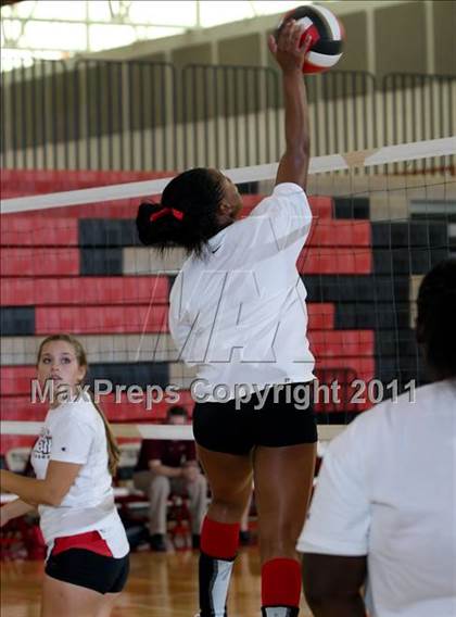 Thumbnail 1 in Ennis @ Terrell photogallery.