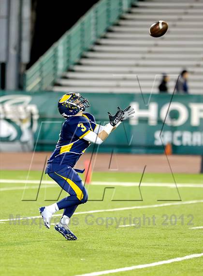 Thumbnail 2 in Granite Bay vs. Oak Ridge (CIF SJS D1 Final) photogallery.