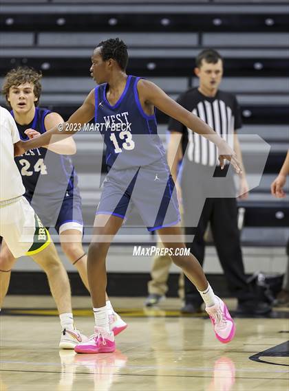 Thumbnail 3 in Olathe West vs Rock Bridge (Norm Stewart Classic) photogallery.
