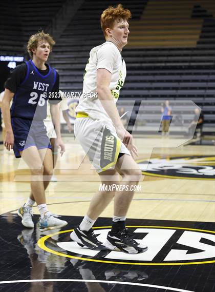 Thumbnail 2 in Olathe West vs Rock Bridge (Norm Stewart Classic) photogallery.