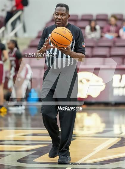 Thumbnail 2 in Lamar vs. Louisville photogallery.