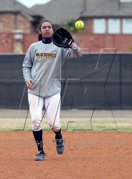 Thumbnail 2 in Waxahachie vs McKinney (Forney-North Forney Invitational) photogallery.