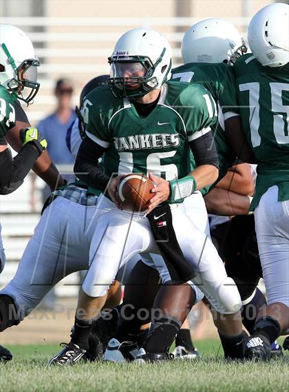 Thumbnail 2 in Windward vs. Hamilton photogallery.