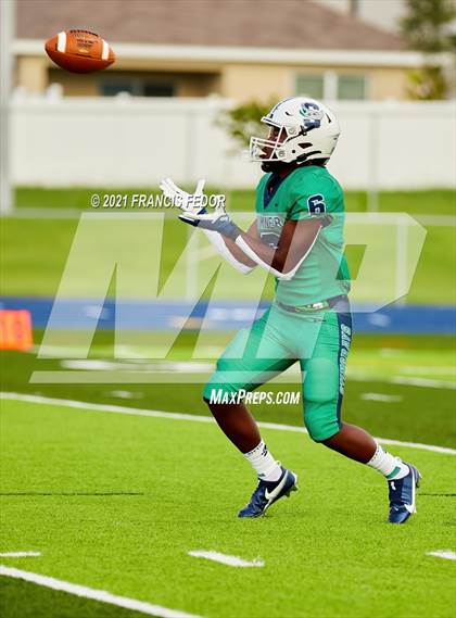Thumbnail 3 in Hernando vs. Sumner (Kickoff Classic) photogallery.