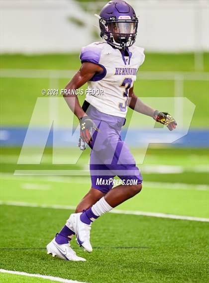 Thumbnail 1 in Hernando vs. Sumner (Kickoff Classic) photogallery.