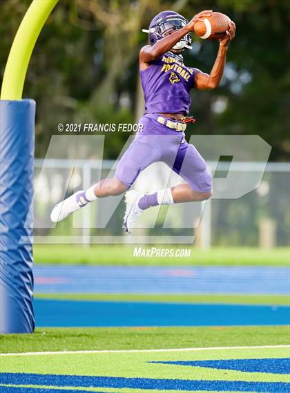 Thumbnail 2 in Hernando vs. Sumner (Kickoff Classic) photogallery.