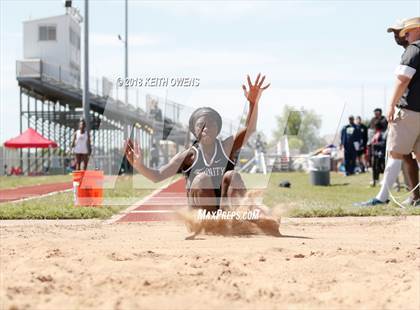 Thumbnail 1 in UIL 5A & 6A Area 05/06 Track Meet photogallery.