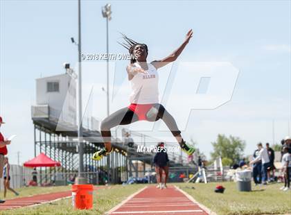 Thumbnail 3 in UIL 5A & 6A Area 05/06 Track Meet photogallery.