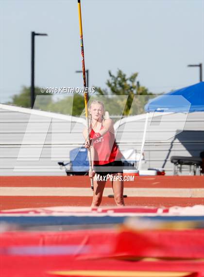 Thumbnail 2 in UIL 5A & 6A Area 05/06 Track Meet photogallery.