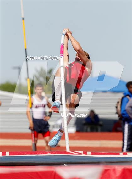 Thumbnail 2 in UIL 5A & 6A Area 05/06 Track Meet photogallery.