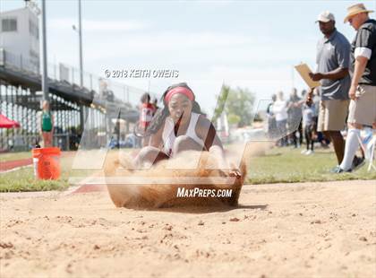 Thumbnail 1 in UIL 5A & 6A Area 05/06 Track Meet photogallery.