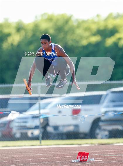 Thumbnail 3 in UIL 5A & 6A Area 05/06 Track Meet photogallery.