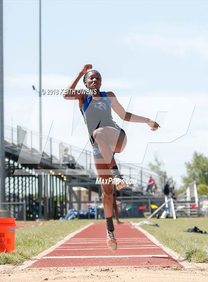 Thumbnail 3 in UIL 5A & 6A Area 05/06 Track Meet photogallery.