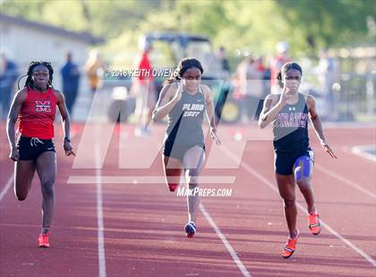 Thumbnail 1 in UIL 5A & 6A Area 05/06 Track Meet photogallery.