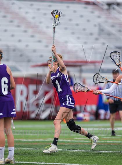 Thumbnail 1 in Christian Brothers Academy vs John Jay (NYSPHSAA Class B Semifinal) photogallery.
